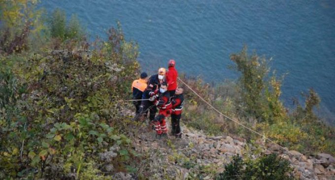 Otomobil baraj gölüne uçtu: Üç genç yaşamını yitirdi