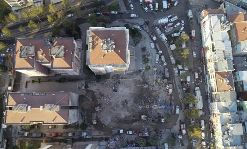 Rıza Bey Apartmanı’nın yıkılma anına ait görüntüler ortaya çıktı