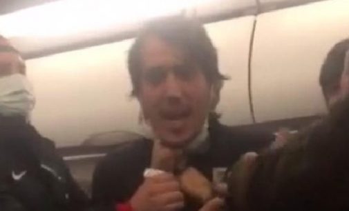Uçakta maske arbedesi yaşandı: Üç yolcu ile futbolcular birbirine girdi