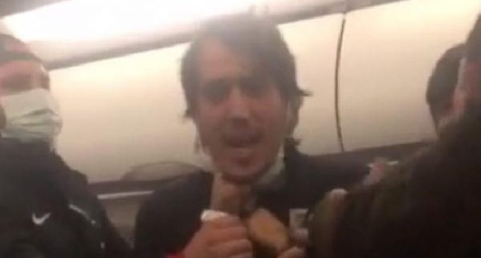 Uçakta maske arbedesi yaşandı: Üç yolcu ile futbolcular birbirine girdi