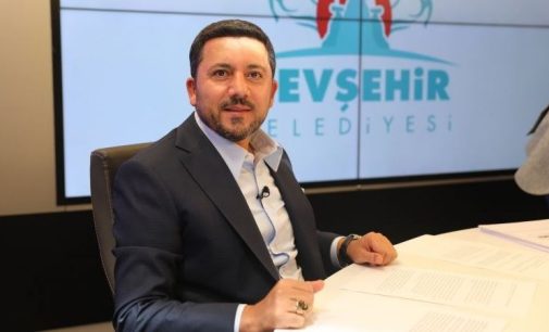 Belediye başkanlığını bırakan Rasim Arı AKP’den de istifa etti: İmamoğlu’nu hedef alan paylaşımlarını sildi…
