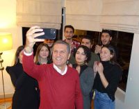 Adım adım sosyal medya fenomenliğine: Mustafa Sarıgül, “Waka Waka” şarkısı ile yeni yıla girdi