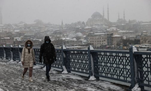 İstanbul Valisi: Kar yağışı üç gün daha sürecek