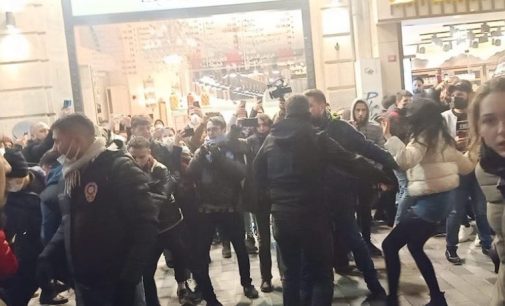 Üniversitelilerin Taksim’deki Enes Kara eylemine polis saldırısı: Gözaltılar var