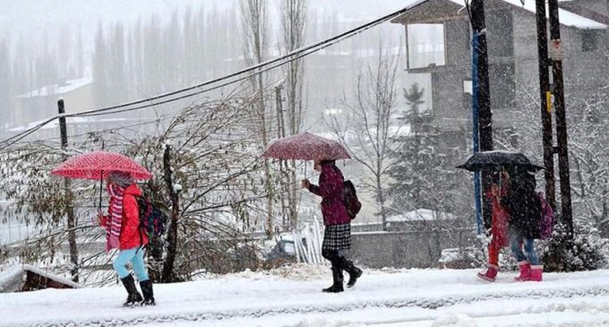 İstanbul’da eğitime kar engeli: Okullar pazartesiye kadar tatil