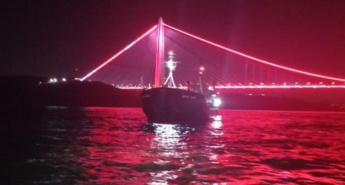 İstanbul Boğazı’nda gemi trafiği çift yönlü askıya alındı