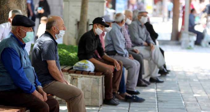 Türkiye’de salgına karşı tedbirlerde yeni dönem: “Maske zorunluluğu kalkıyor” iddiası