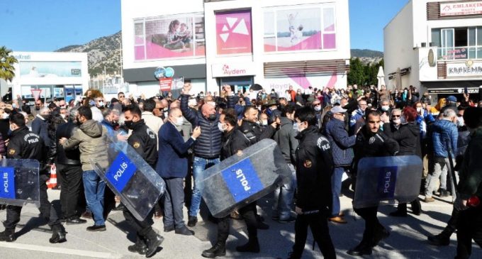 Bodrum’da yurttaşlar elektrik zamlarını protesto etti: “Hükümet istifa” sloganları atıldı