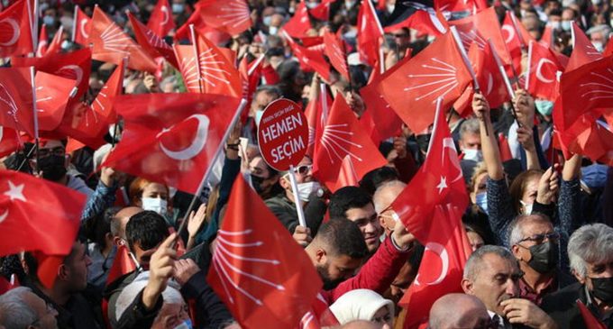 AKP ve MHP’den ayrılan 120 kişi CHP’ye katıldı