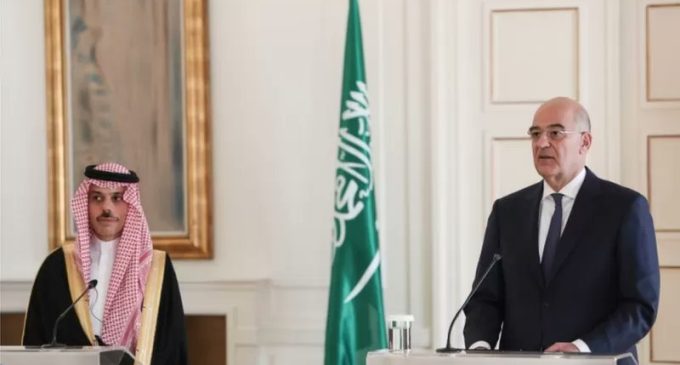 Yunanistan Dışişleri Bakanı, Suudi mevkidaşına Türkiye’yi şikayet etti: “Savaş tehdidi altındayız”