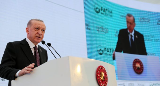 Erdoğan: Her türlü sapkınlığın ve marjinalliğin sanat adı altında normalleştirilmesine karşı imkânlarımızı devreye almalıyız