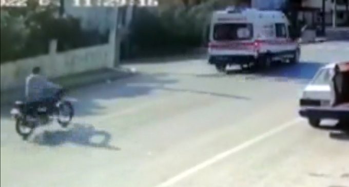 Eşini taşıyan ambulansı takip ederken kaza yaptı: Kızı doğduktan üç gün sonra öldü!