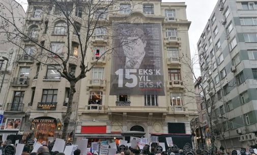 Hrant Dink, katledildiği yerde anıldı: Faşizme inat kardeşimsin Hrant!