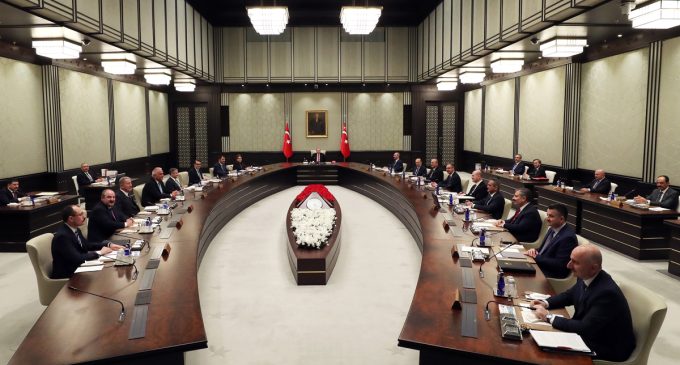 Erdoğan, bakanlarını bugün sarayında topluyor: Kabinenin gündeminde neler var?