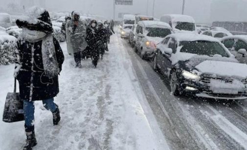 Mansur Yavaş’tan kar uyarısı: Çalışmaları canlı izleyebilirsiniz, yol durumunu kontrol etmeden trafiğe çıkmayın