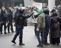 Kazakistan’da protestolar sürüyor: OHAL ilan edilen Almatı’da göstericiler belediye binasına girdi