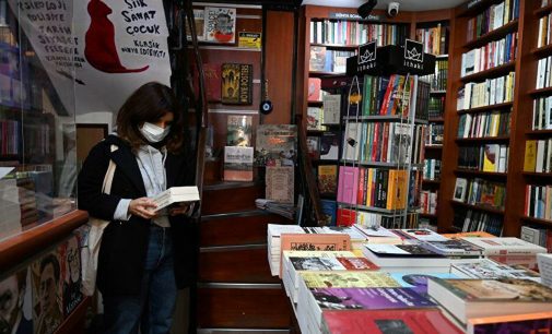 Kitaba en az yüzde 30 zam: Kağıtta yüzde 95 dışa bağımlı olan Türkiye’de yayıncılar iflas korkusu yaşıyor