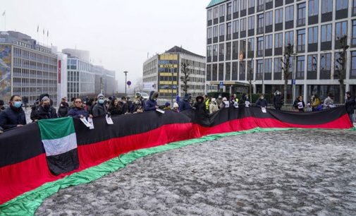 Norveç’e giden Taliban heyeti, ülkedeki Afganlar tarafından protesto edildi