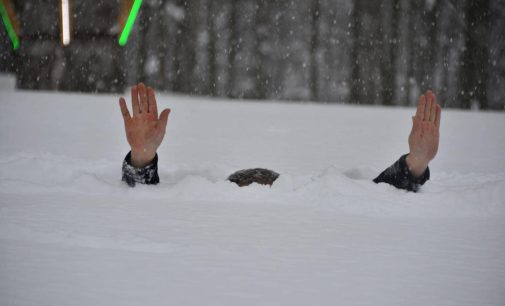 Ordu’da kar kalınlığı iki metreye yaklaştı: Bir kişi karda boy verdi