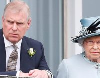 Cinsel saldırıyla suçlanan Kraliçe Elizabeth’in oğlu Prens Andrew kraliyet unvanlarını kaybetti