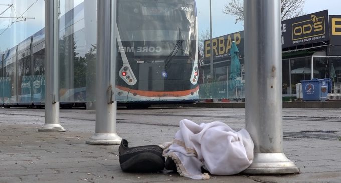 Antalya’da tramvay çarpan kadın ağır yaralandı!