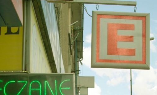 Eczanelerin zorunlu olarak astığı “E” logosu “reklam” sayıldı: Tabela vergisi ödeyecekler