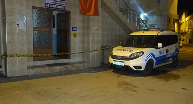 Bursa’da hırsızlık için camiye giren şüpheli imamı bıçakladı