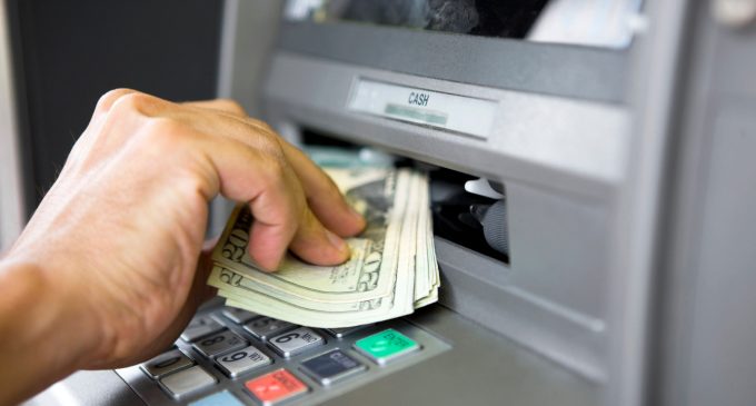 Ukrayna’daki bankalardan döviz çekmek yasaklandı