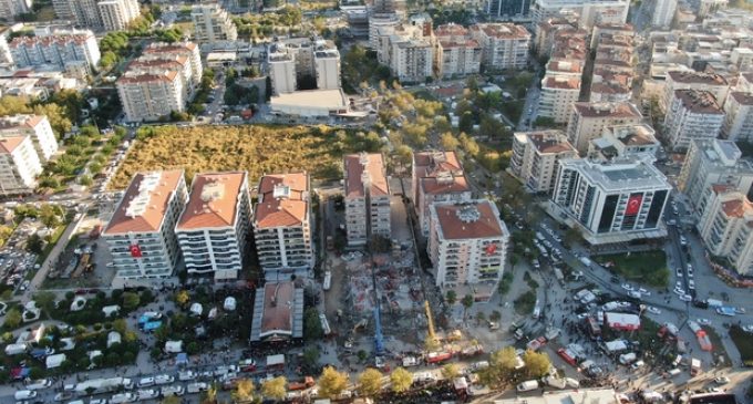 İzmir’de 36 kişiye mezar olan Rıza Bey Apartmanı davası: Müşteki avukatlarından “mahkeme heyetinin reddi” talebi