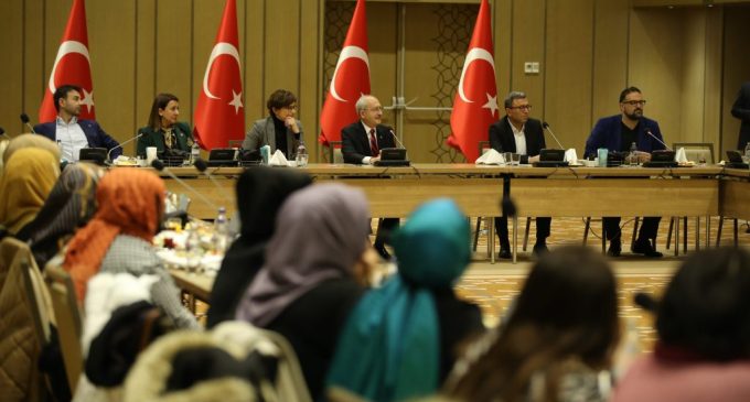 Kılıçdaroğlu “Helalleşme Buluşması”nda türbanlılarla bir araya geldi: Bu salonda 28 Şubat mağdurları var…