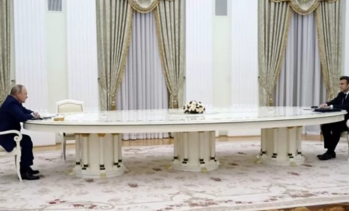 Kritik görüşmeye “dev masa” damga vurmuştu: İşte Putin-Macron görüşmesinin perde arkası
