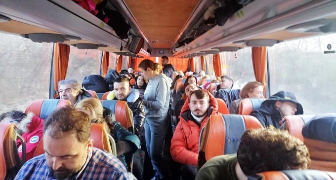Ukrayna’dan tahliye edilen ilk kafile Türkiye yolunda