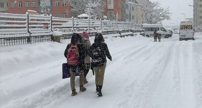 İstanbul’da kar alarmı: Okullar 21 Mart’a kadar tatil edildi