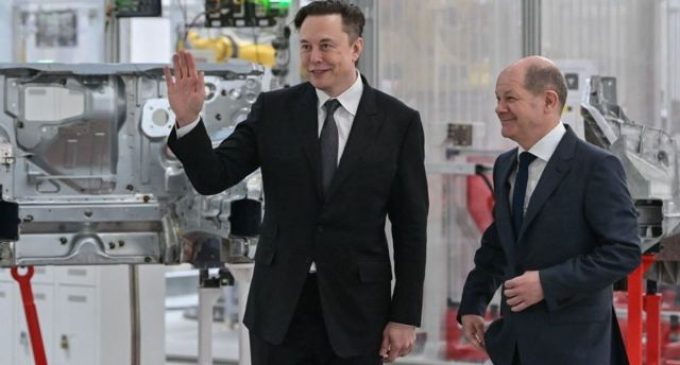Tesla, Avrupa’ya adım attı: Berlin “Gigafactory” aylar sonra açıldı