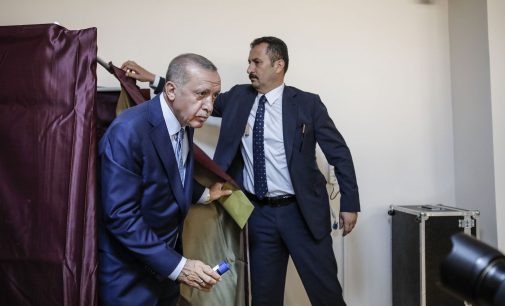 Financial Times’tan seçim barajına ilişkin çarpıcı analiz: Erdoğan’ın rakiplerini etkileyebilir