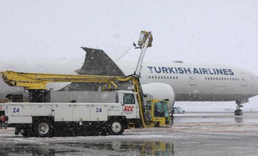 İstanbul’da kar yağışı ulaşımı durma noktasına getirdi: Yarın planlanan 192 sefer iptal edildi