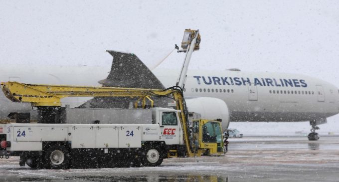 İstanbul’da kar yağışı ulaşımı durma noktasına getirdi: Yarın planlanan 192 sefer iptal edildi