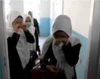 Taliban, kız öğrencileri okula almadı: Ne giyeceklerine karar verilememiş!
