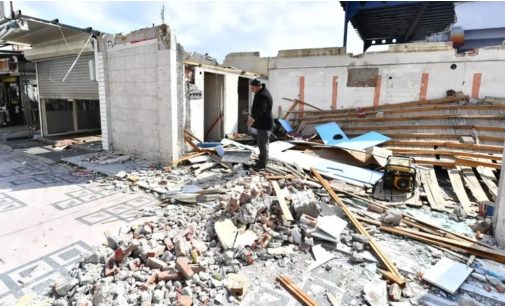 Tunç Soyer’den, Bergama’da yargıya rağmen başlayan yıkımlara tepki: Esnafa karşı bu tutum kabul edilemez