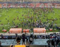Meksika’daki futbol maçı savaş alanına döndü: Çok sayıda ölü ve yaralı var