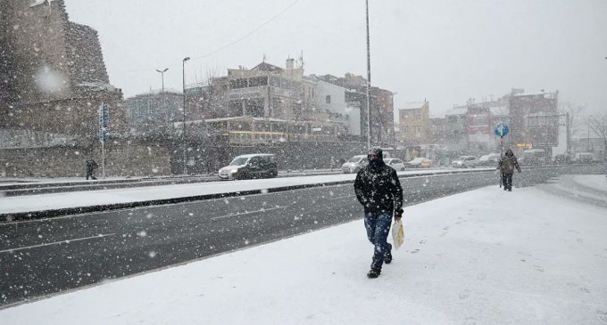İstanbul’da yoğun kar yağışı: Vali Yerlikaya yeni önlemleri açıkladı