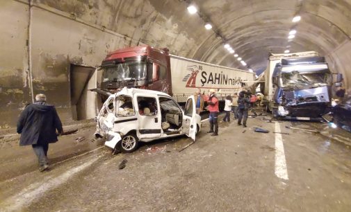 Bolu Dağı Tüneli’nde zincirleme kaza: İstanbul yönü, trafiğe açıldı