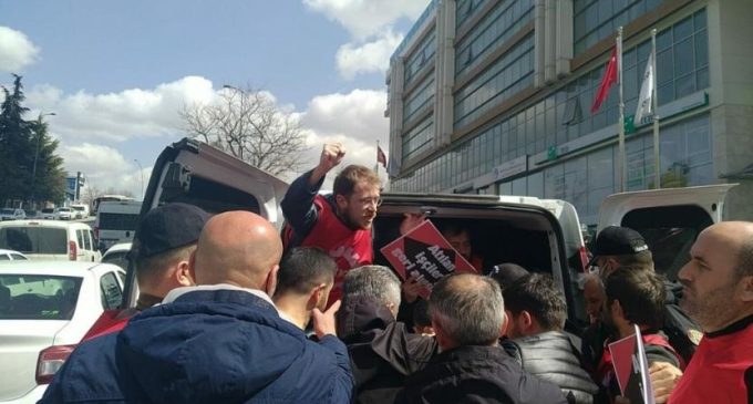 Başkent EnerjiSA önünde işten atmalara karşı eylem yapan Enerji-Sen üyeleri gözaltına alındı