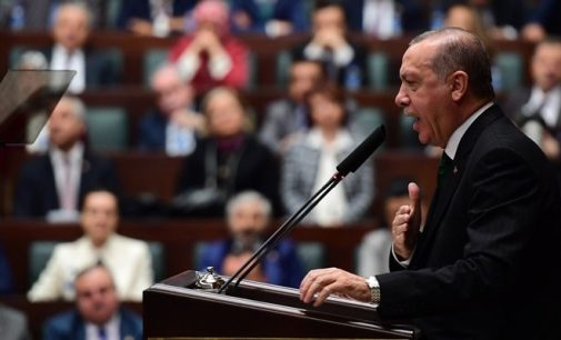 Erdoğan’dan AKP’li vekillere uyarı: Ekonomi için yaptıklarımızı sahada yeterince satmıyoruz, anlatamıyoruz