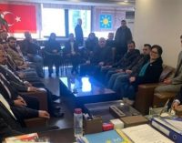 AKP İzmir’de derin çatlak: 200 kişi İYİ Parti’ye katıldı