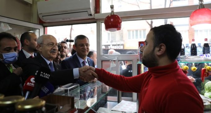 Kılıçdaroğlu, Manisa’da esnafı ziyaret etti: Kimse umudunu yitirmesin, geleceğiz