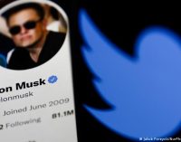 Elon Musk, Twitter’ı satın aldı