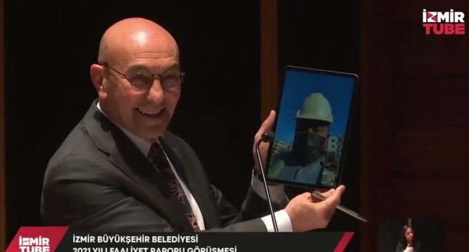 AKP’nin “metro inşaatı durdu” iddiasına Tunç Soyer’den görüntülü aramayla yanıt
