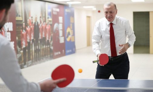 İYİ Partili Ağıralioğlu’ndan Erdoğan’a teklif: Raket tutmayı bilen herkesle maça varım