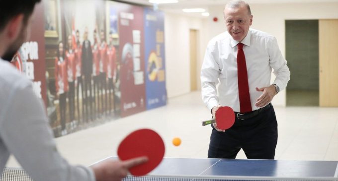 İYİ Partili Ağıralioğlu’ndan Erdoğan’a teklif: Raket tutmayı bilen herkesle maça varım